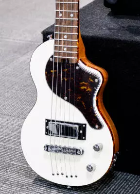 Blackstar Carry-on Guitar White 2